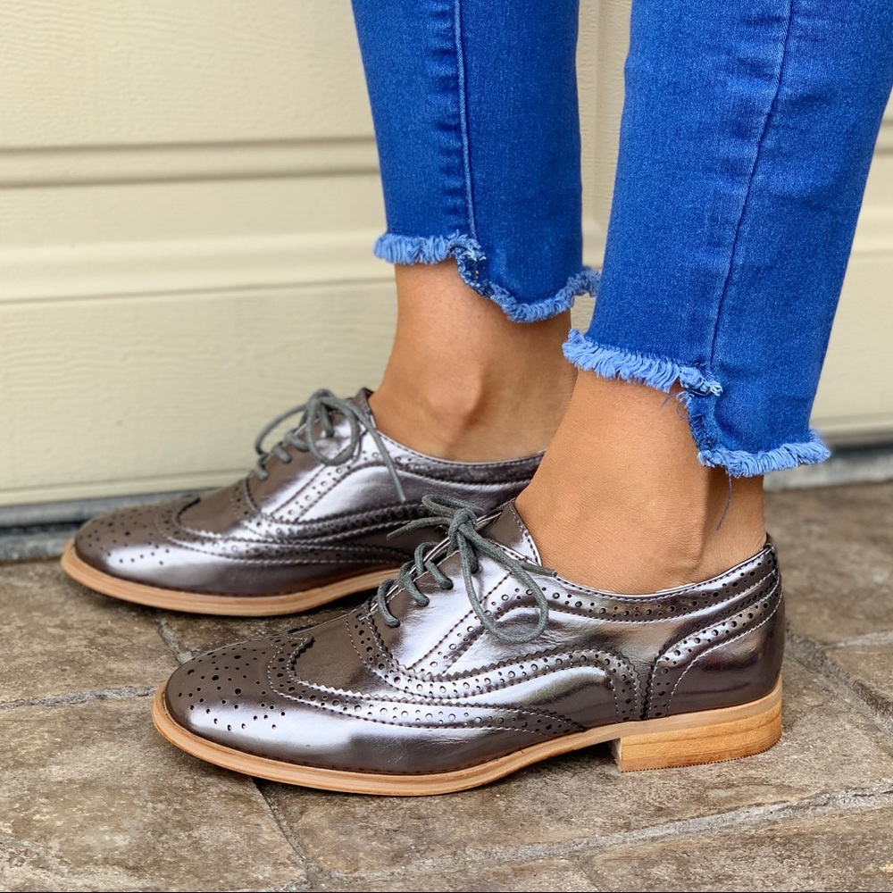 Rogue Darby Distressed Boyfriend Oxford Loafers - Picture 2 of 8